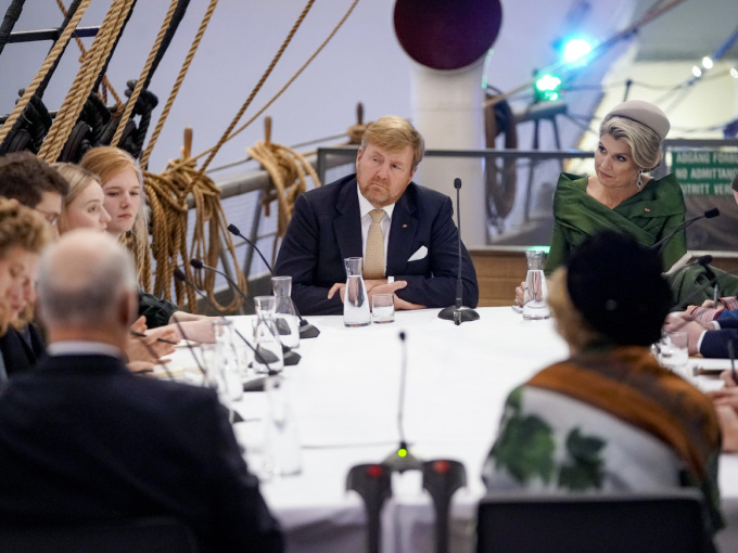 King Willem-Alexander, Queen Máxima, King Harald and Queen Sonja took part in a roundtable discussion on Arctic issues. Photo: Terje Pedersen / NTB